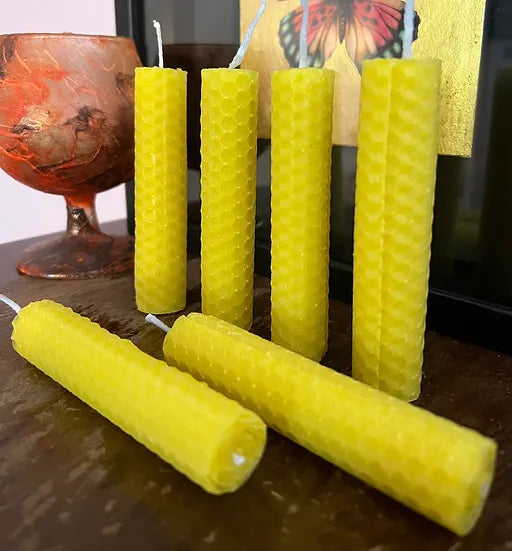 Beeswax Candle Yellow | Hand rolled | Yellow|  10 cm | 100 % U.K. Beeswax